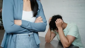 claves-terapia-de-pareja-aplicadas-discusiones-en-casa-wide_webp