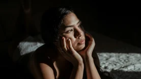 te-paraliza-verguenza-claves-para-entenderla-superarla-wide_webp