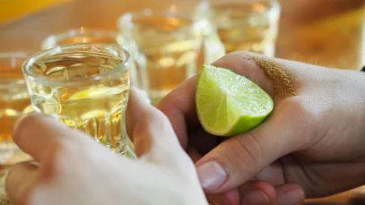 mezclar-alcohol-ansioliticos-por-que-combinacion-mortal-explicado-por-psicologo-wide_webp