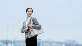 ¿Vamos-tarde-o-estamos-recalculando-El-error-de-medir-la-madurez-con-el-reloj-de-los-demás-wide_webp